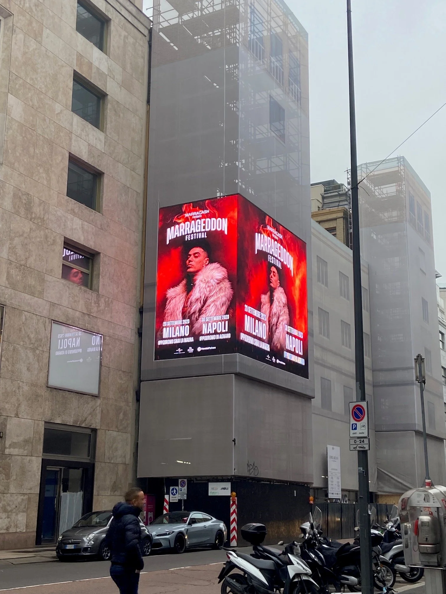 Milano Corso Matteotti Ledwall