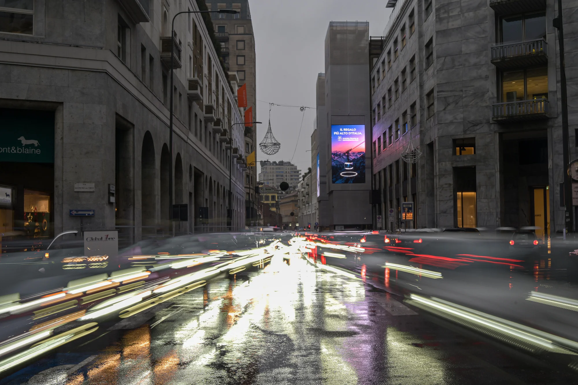 Milano Corso Matteotti Ledwall