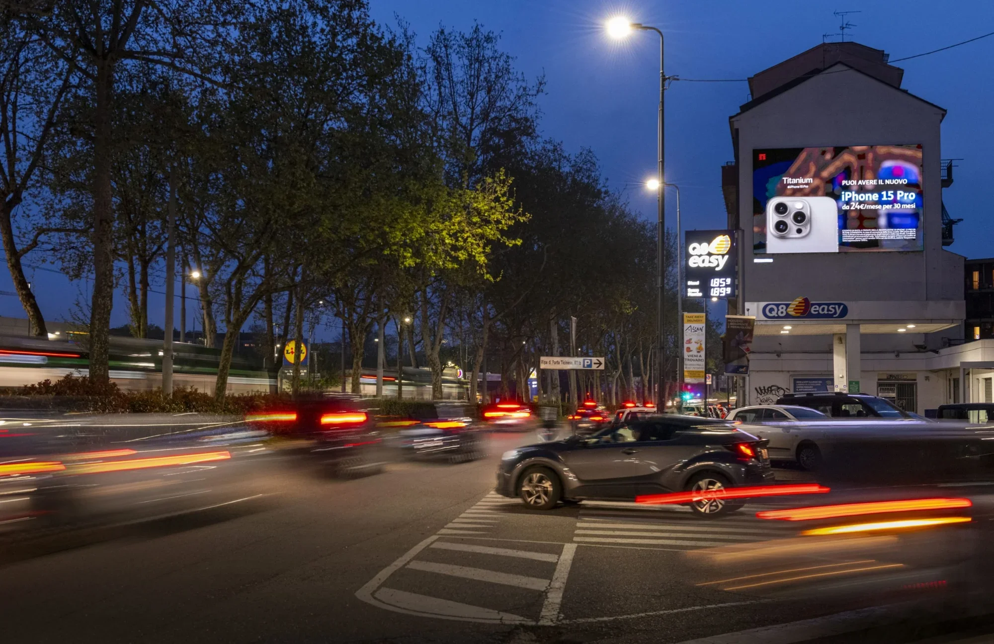 Pubblimun_Milano_Digital-led-viale-Cassala-29_TIM-scaled