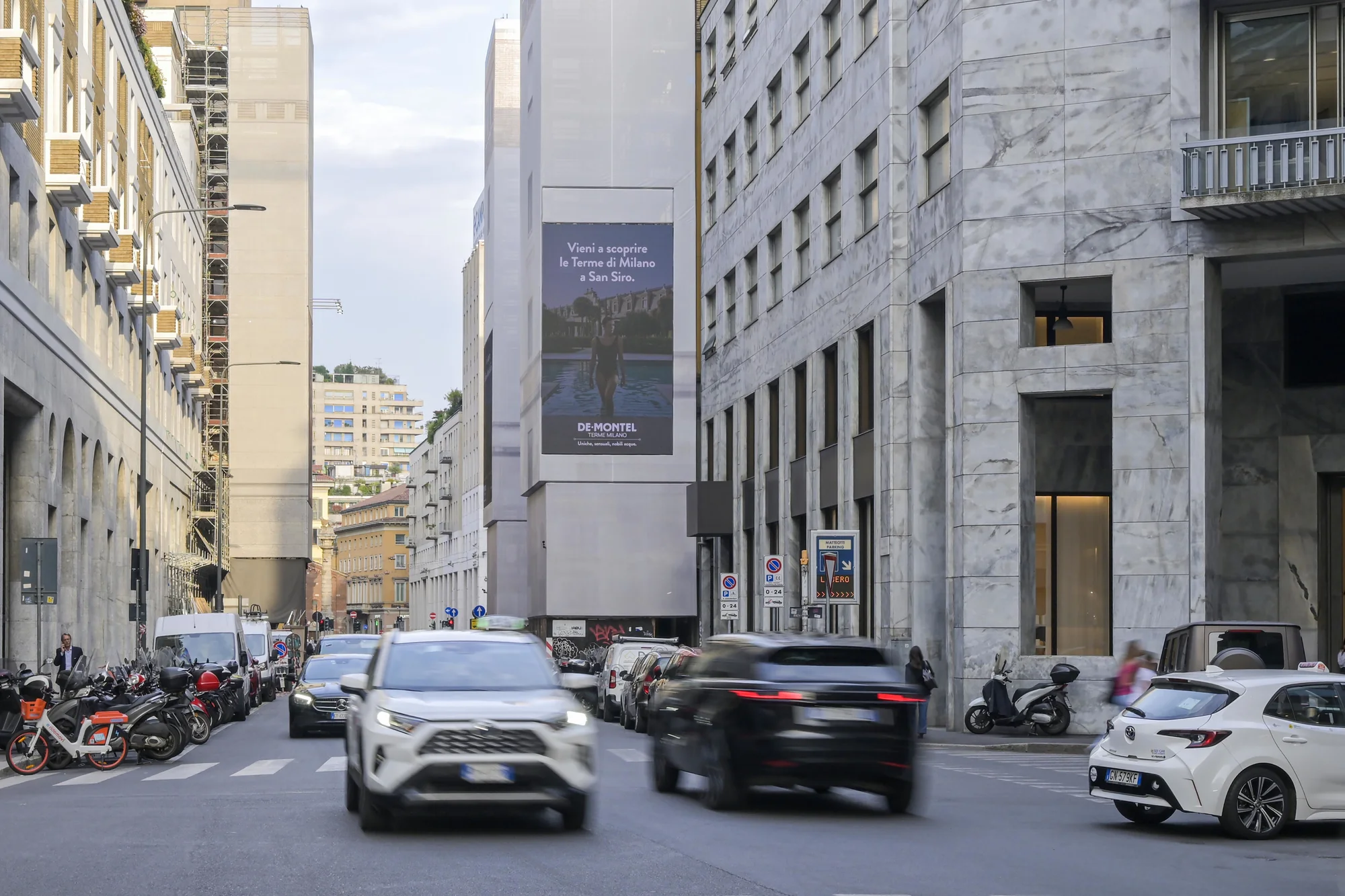 Milano Corso Matteotti Ledwall