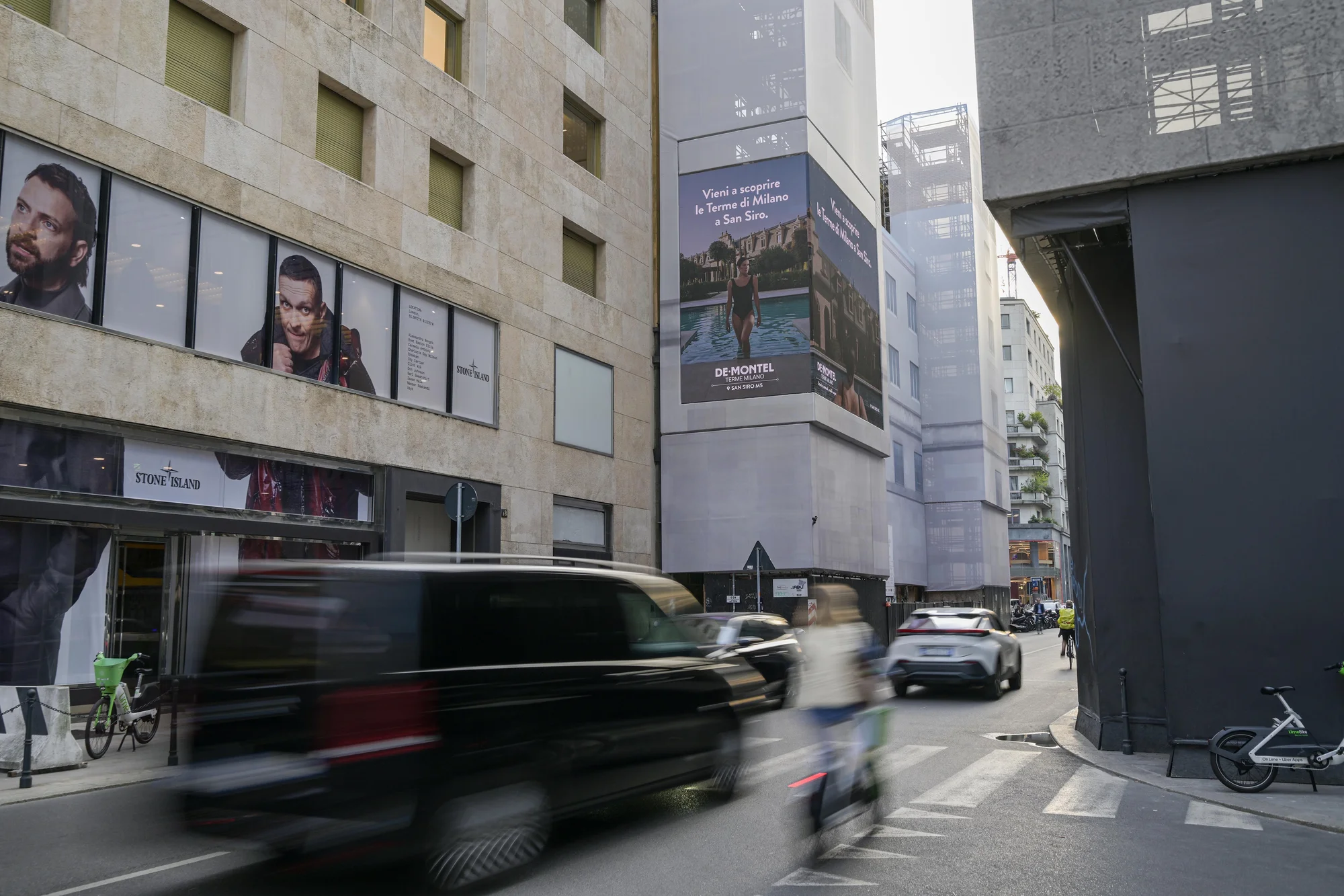 Milano Corso Matteotti Ledwall